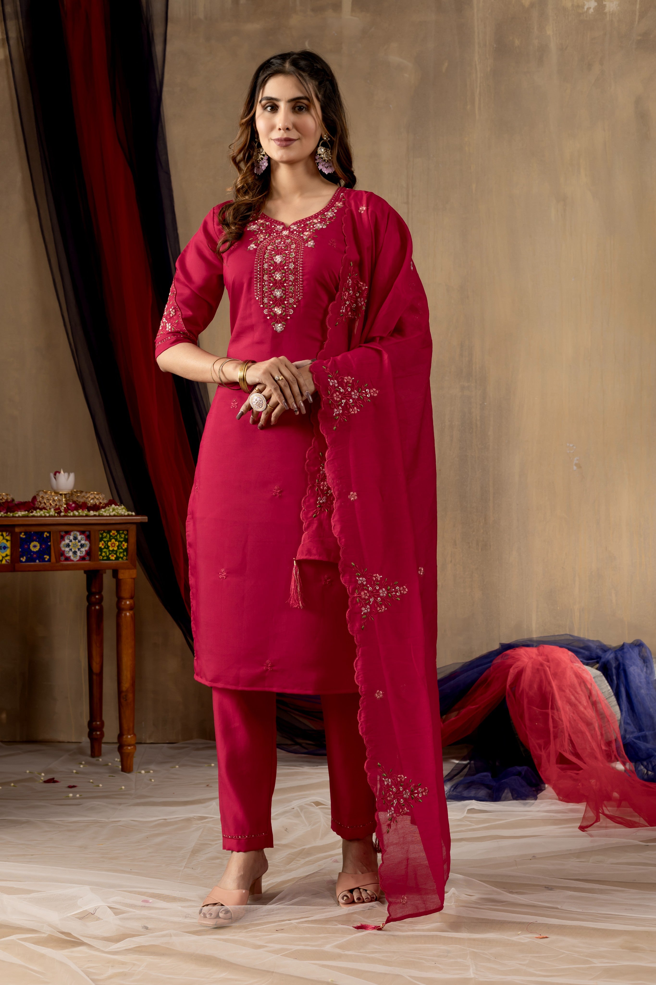 Elegant Straight Kurti Pant Dupatta Set of Pink