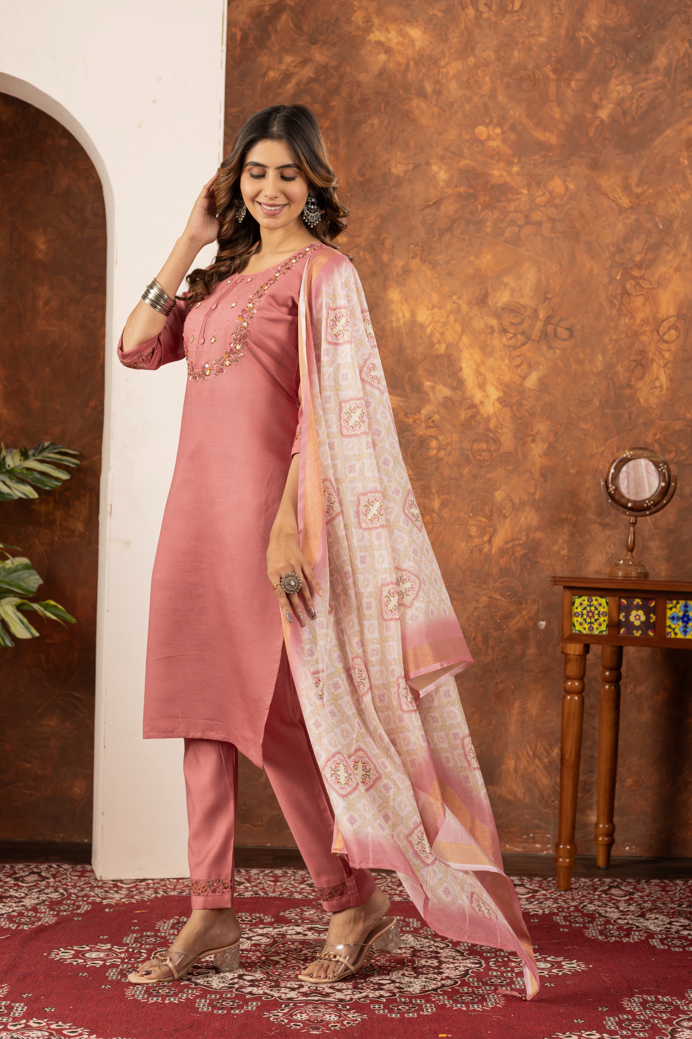 Elegant Straight Kurti Pant Dupatta Set of Peach