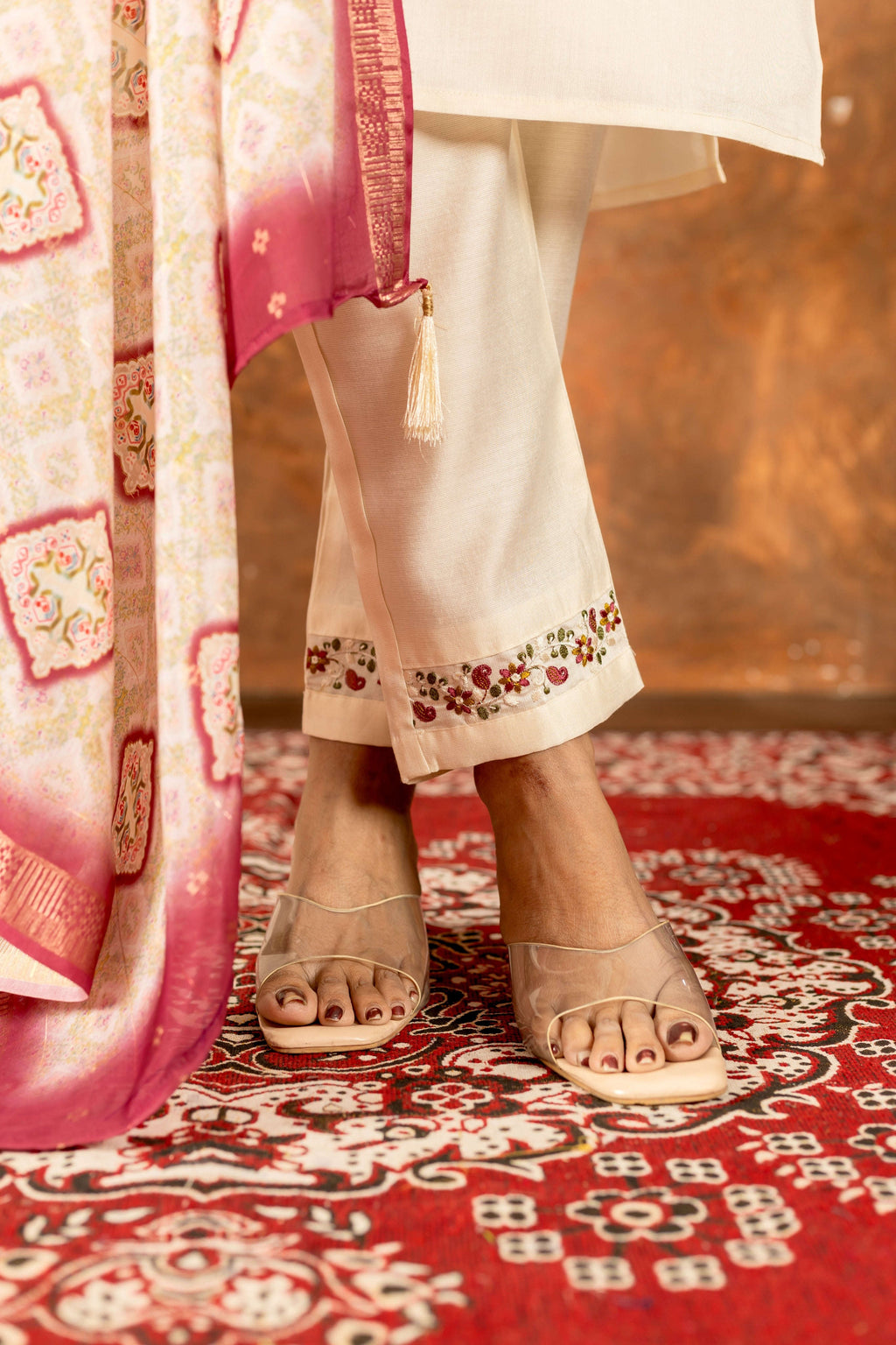 Elegant Straight Kurti Pant Dupatta Set-Off White Kalikar