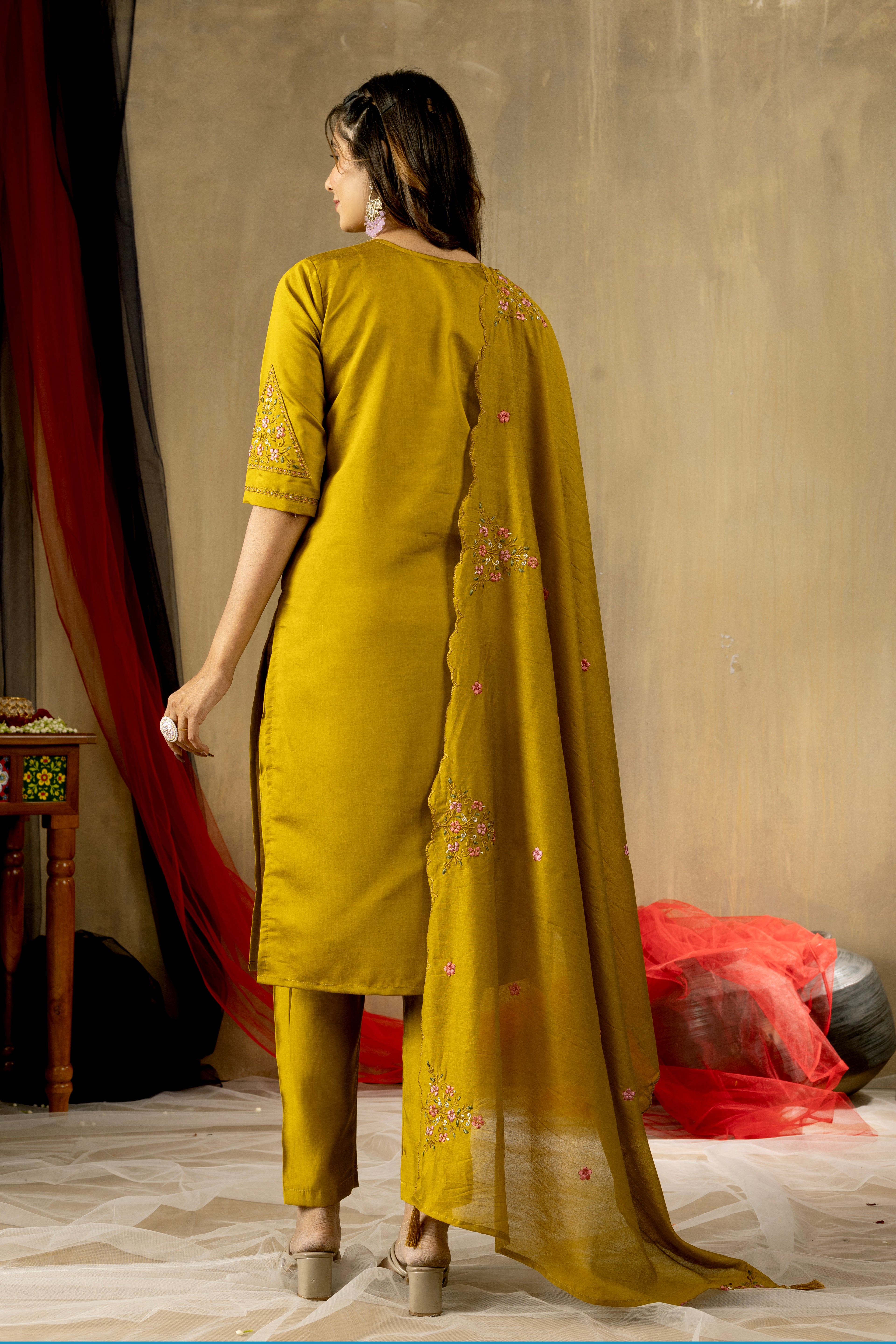 Elegant Straight Kurti Pant Dupatta Set of Musterd