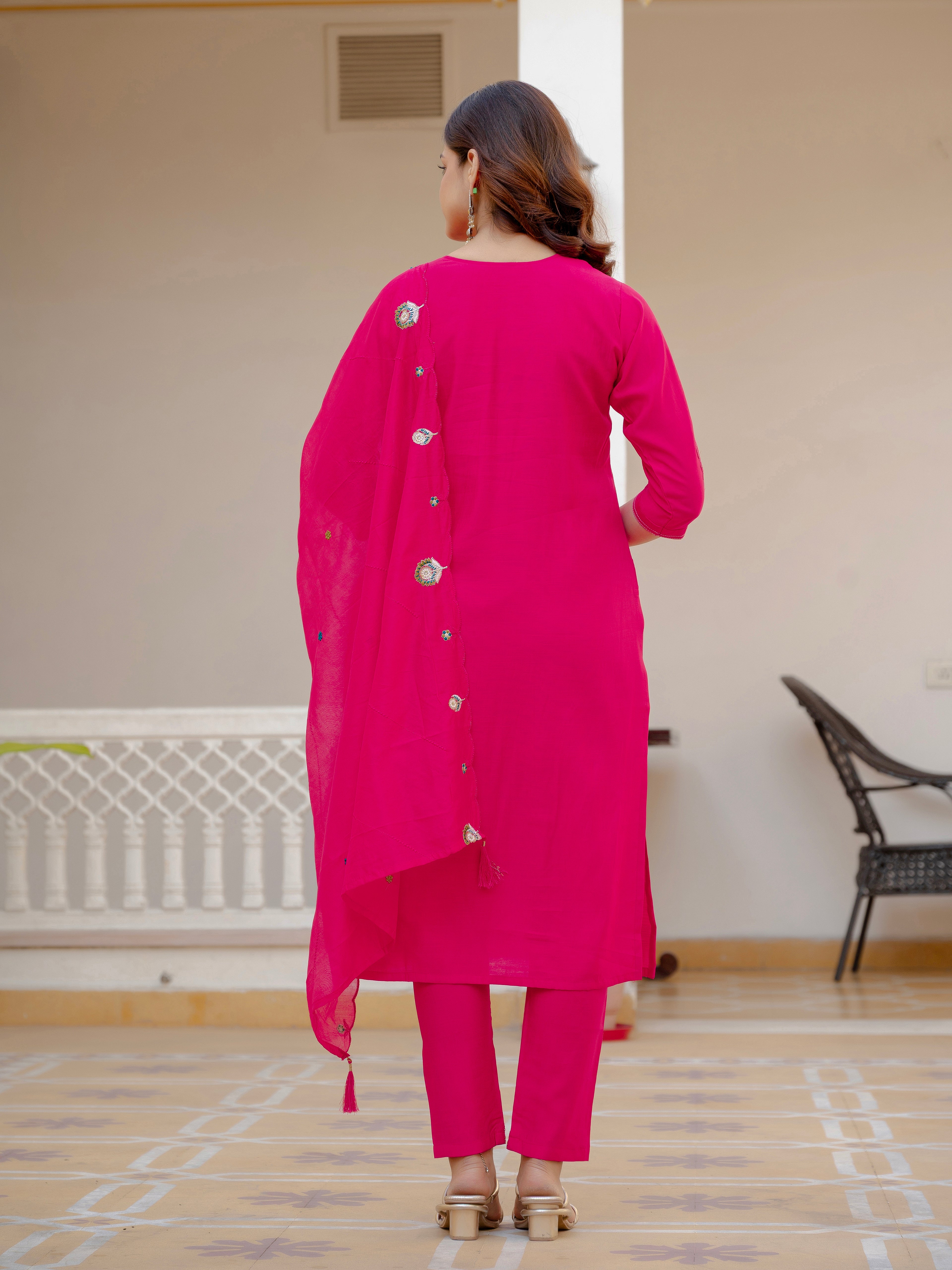 Elegant Straight Kurti Pant Dupatta Set of Pink