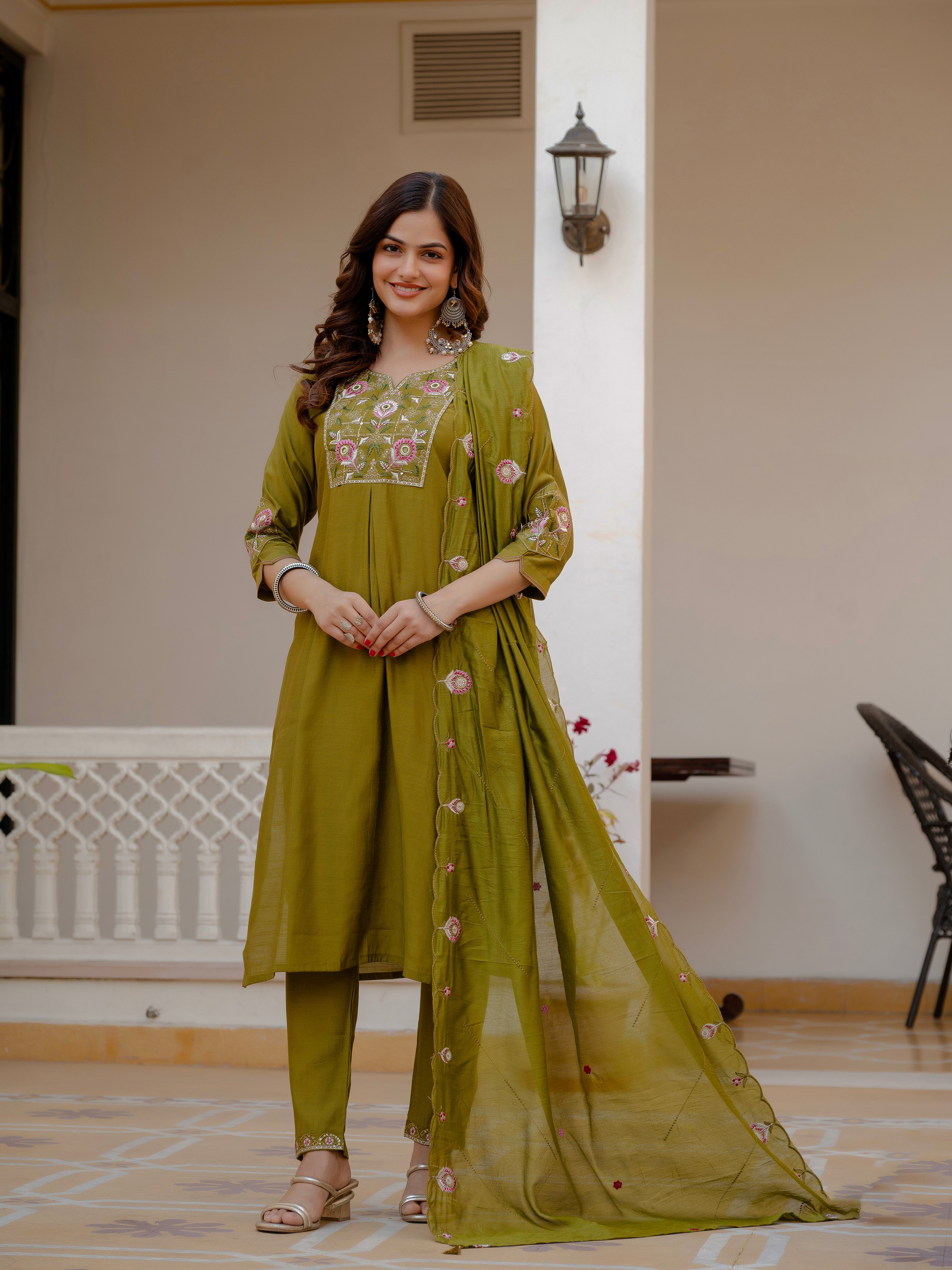 Elegant Straight Kurti Pant Dupatta Set of Mahendi Green