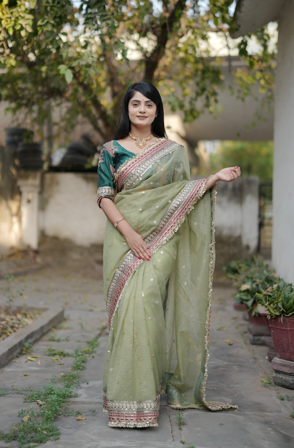 Kalikar Heavy Twilve banarasi crush Fark Laces Border Green Mengo- Pista