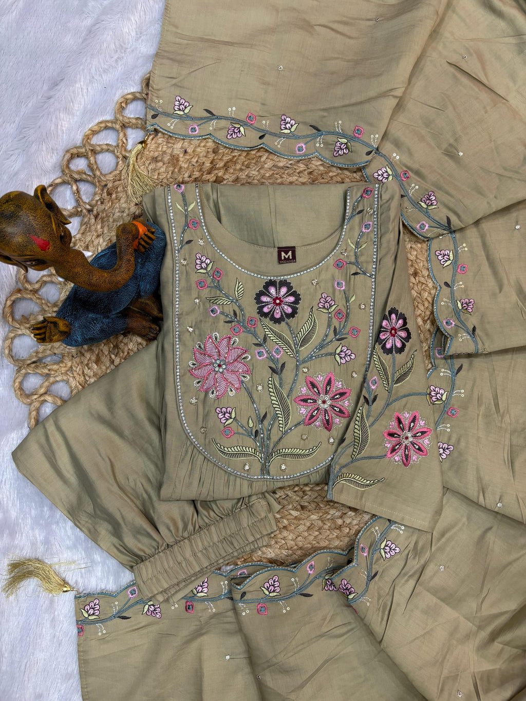 Elegant Straight Kurti Pant Dupatta Set of Pista