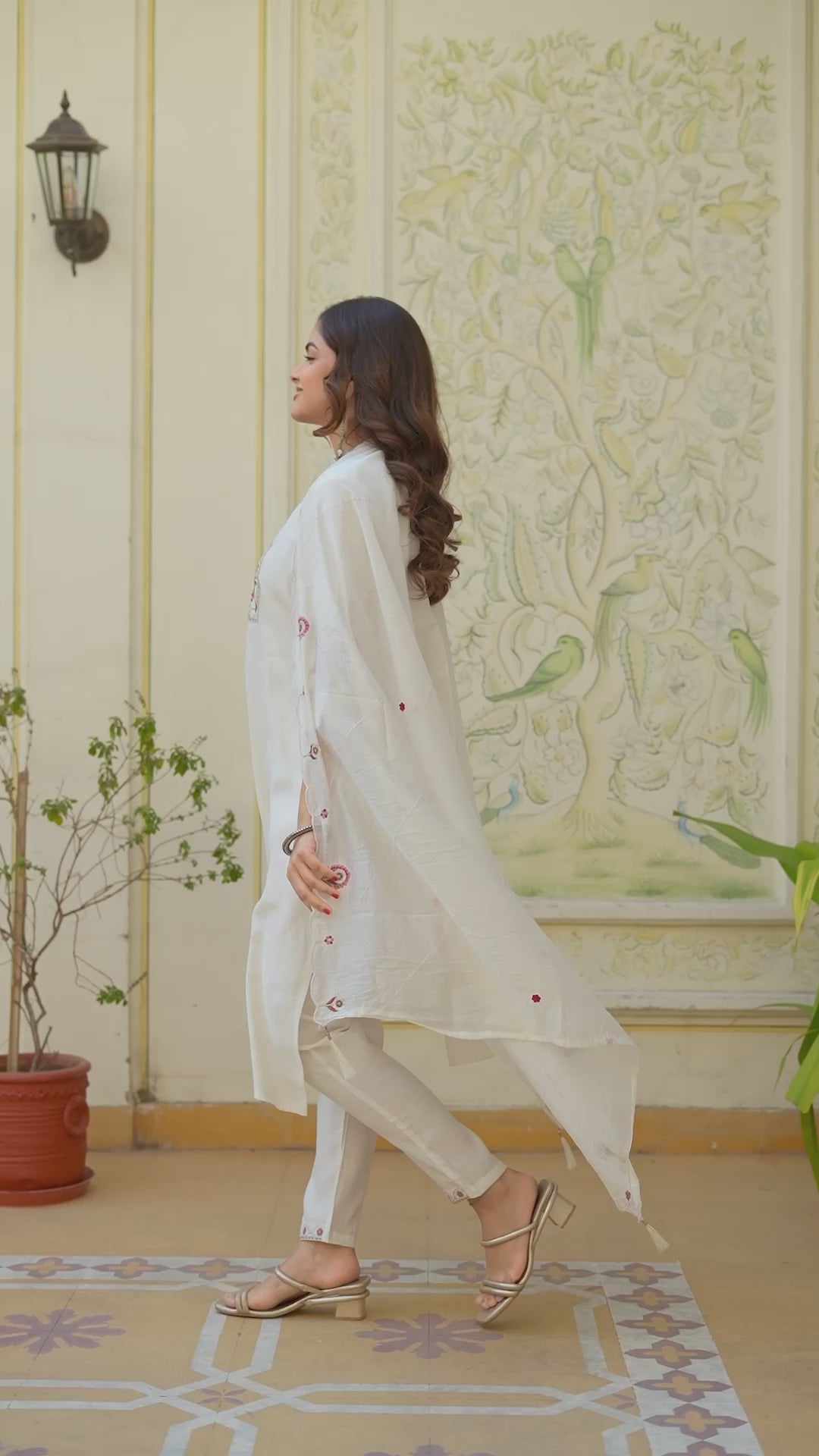 Elegant Straight Kurti Pant Dupatta Set of White